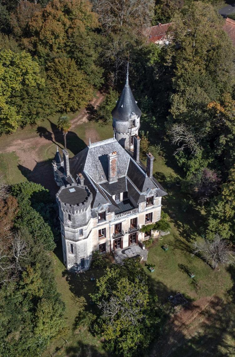 Bed and Breakfast Chateau De Puymoger à Javerlhac-et-la-Chapelle-Saint-Robert Extérieur photo